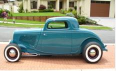 A blue car parked on a brick driveway

Description automatically generated