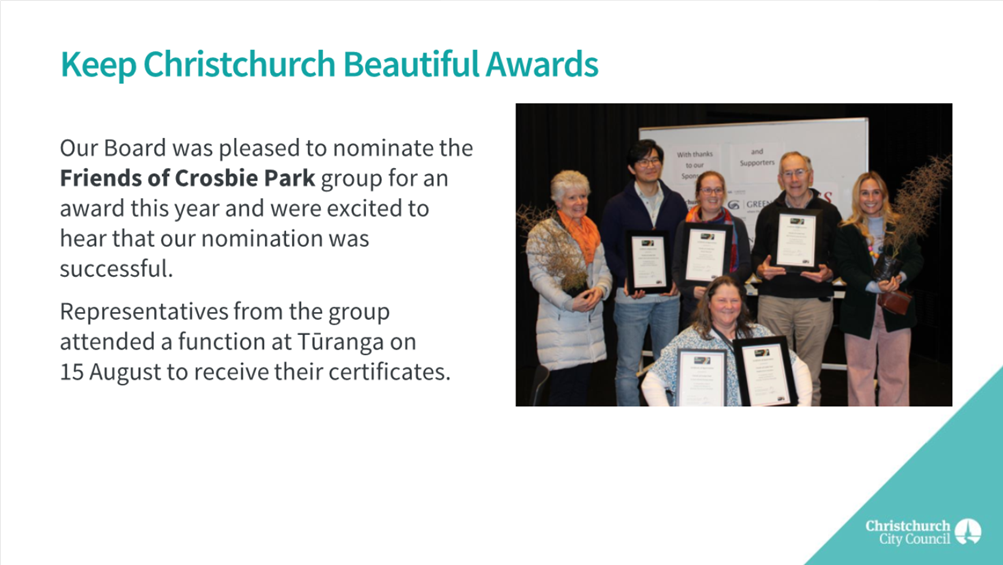 A group of people holding certificates

Description automatically generated