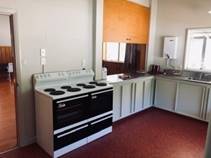 A kitchen with a stove and a sink

Description automatically generated