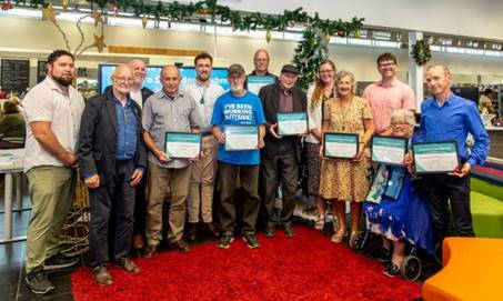 A group of people holding certificates

Description automatically generated