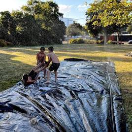 A group of boys playing in a pool

Description automatically generated