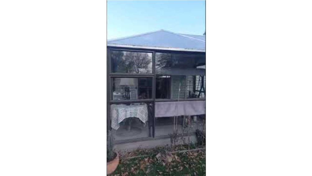 A glass window of a house

Description automatically generated