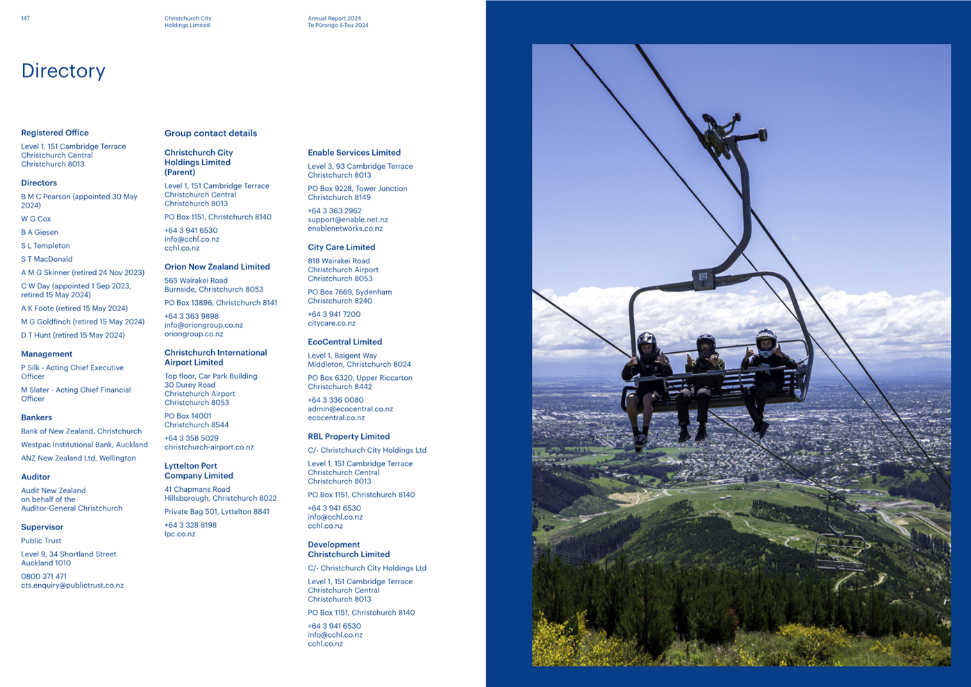 A group of people on a chair lift

Description automatically generated