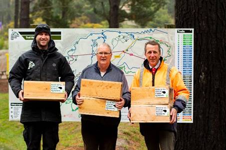 A group of men holding crates

Description automatically generated