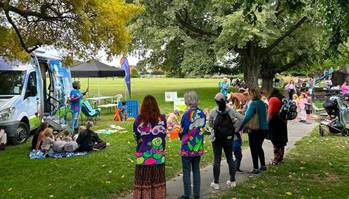 A group of people standing in a line

AI-generated content may be incorrect.