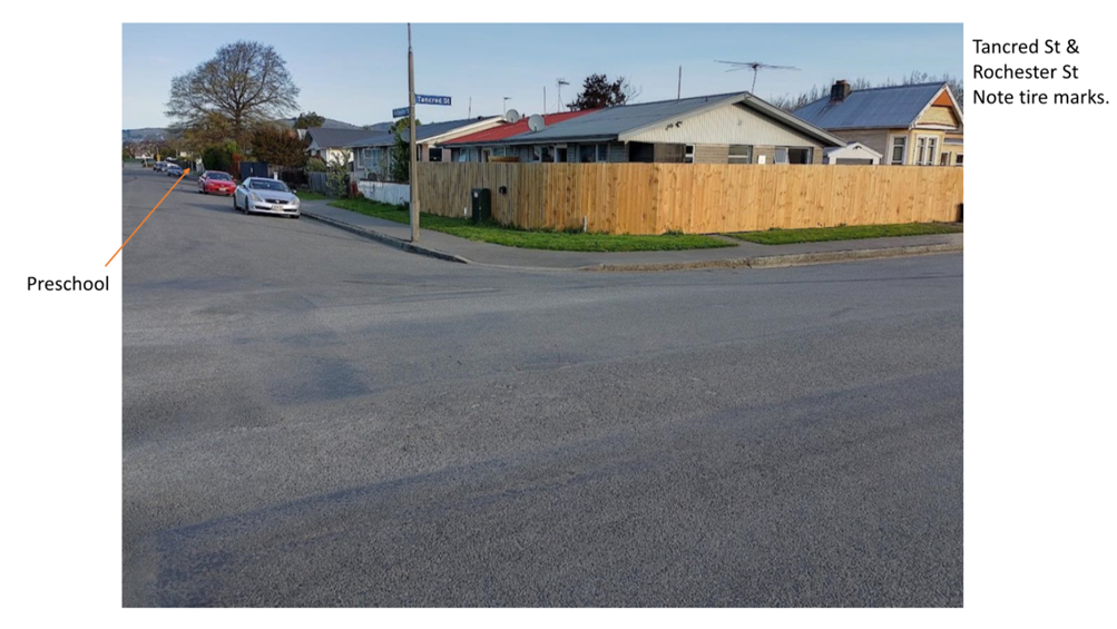 A street with a fence and houses

AI-generated content may be incorrect.
