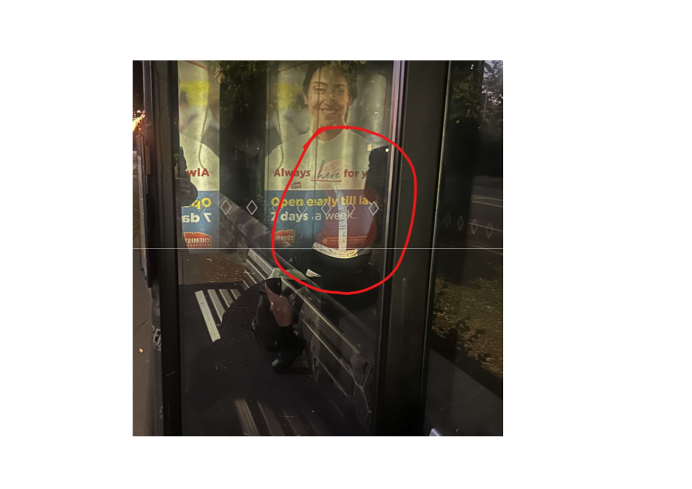 A red circle on a window

AI-generated content may be incorrect.