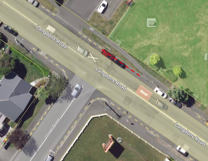 Aerial view of a road with cars and grass

AI-generated content may be incorrect.