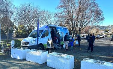 A group of people standing next to a van

AI-generated content may be incorrect.