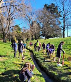 A group of people in uniform

AI-generated content may be incorrect.