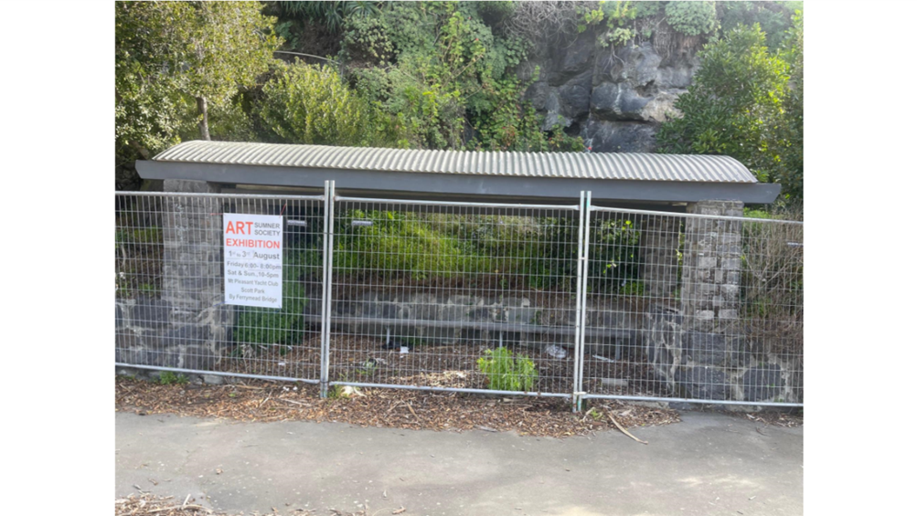 A fence with a sign on it

AI-generated content may be incorrect.